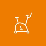 Symbol eines Heimtrainers in Weiß auf orangefarbenem Hintergrund. Das Fahrrad hat einen einfachen Umriss mit Pedalen und Lenker.