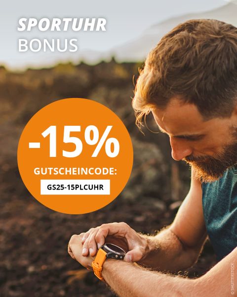 Eine Frau und ein Mann in Sportkleidung laufen eine Außentreppe hinauf. Ein orangefarbener Kreis auf dem Bild zeigt „-15%“ und „Gutscheincode: GS25-15PLCUHR“ für „Sportuhr Bonus“.