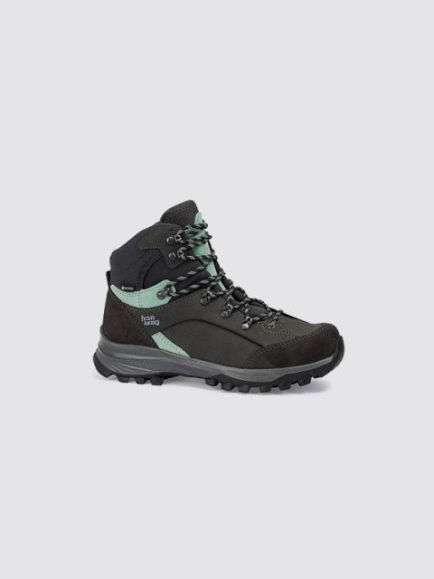 Ein einzelner dunkelgrauer Wanderschuh mit schwarzen Akzenten und robuster Sohle, von der Seite betrachtet, auf hellgrauem Hintergrund. Oben steht in fettem weißen Text das Wort „WANDERSCHUHE“.